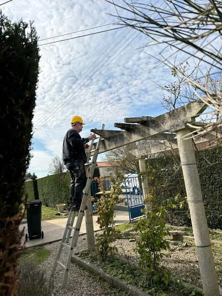 Bati Renov Charentais- couvreur angouleme - façadier enduiseur à Angoulême